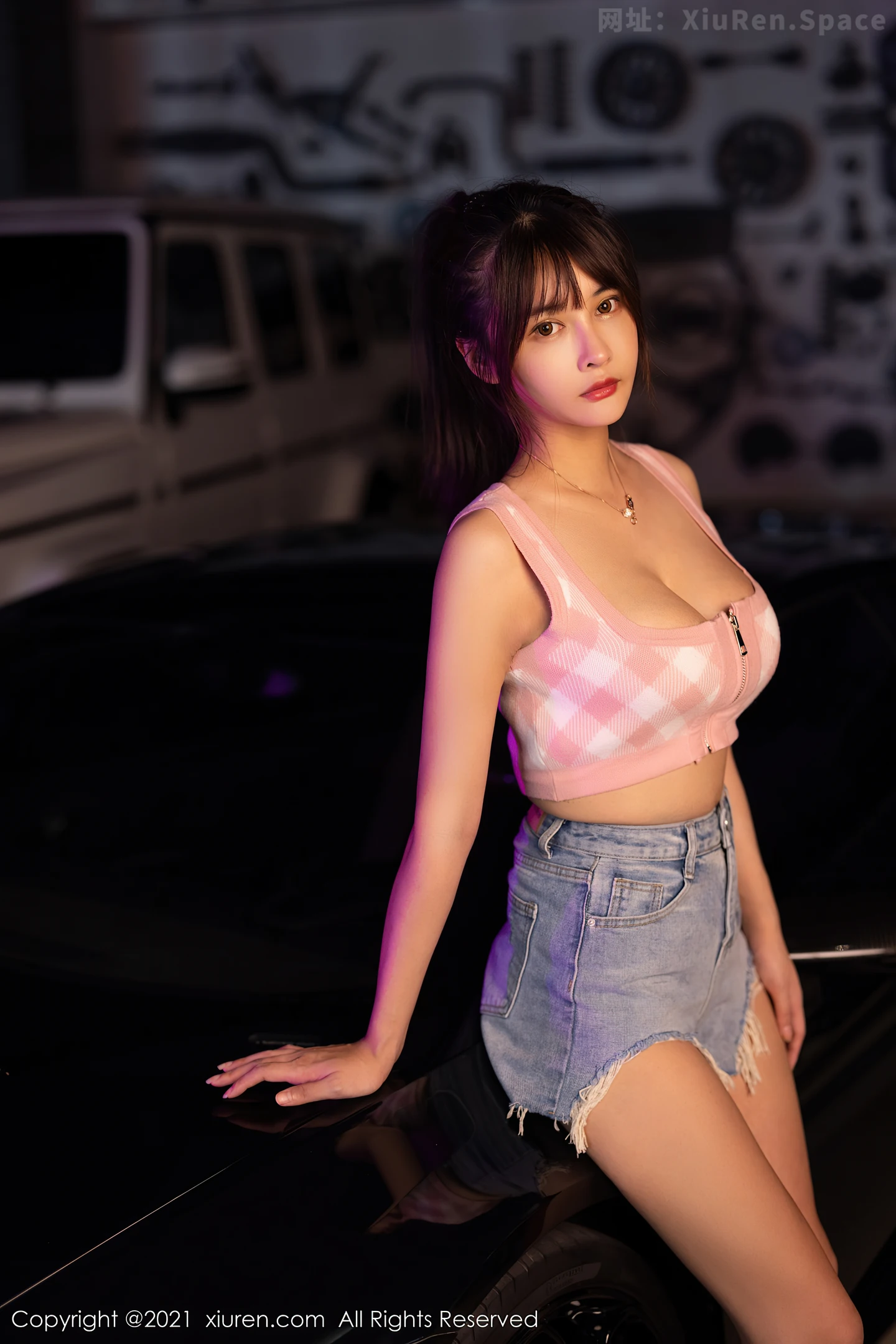 图片[5]-[XiuRen秀人网]VOL.3725 模特萌奈子香车与美人主题性感牛仔短裙秀迷人身材诱惑写真42P-秀人网官方网站